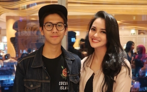 Ririn Ekawati Gemetar Dicium Iqbaal, Putrinya Curi Start Foto Duluan Beberapa Tahun Lalu
