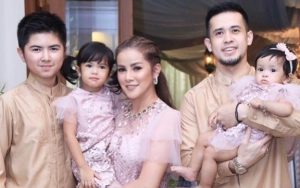 Adu Ganteng di Foto Ini, Suami dan Anak Olla Ramlan Dibilang Mirip