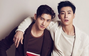 Dukung Senior, Red Velvet dan Xiumin Asyik Nonton Konser TVXQ di Jepang
