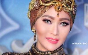 Cara 'Minum Susu' Inul Daratista Bikin Netter Tertawa