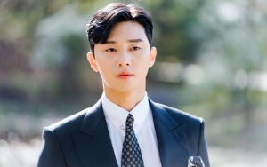 Syuting 'Why, Secretary Kim?', Park Seo Joon Pamer Truk Kopi Kiriman Goo Hara