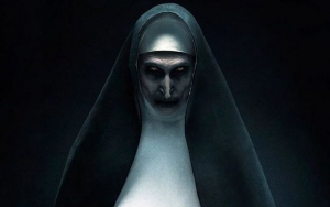 Siap-Siap Merinding, Tatapan Tajam Valak Bikin Ngeri di Poster 'The Nun'