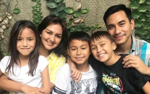 Darius Sinathrya Jadi Ayah Idaman, Donna Agnesia Dianggap Wanita Beruntung