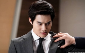 Suho EXO Dilempari Telur di 'Rich Man Poor Woman', Fans Sedih