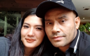 Pose Tempel Pipi Judika, Wajah Cantik dan Natural Duma Riris Curi Perhatian
