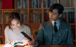 Park Seo Joon Pamer Naik Roller Coaster Bareng Park Min Young di 'Why Secretary Kim?'