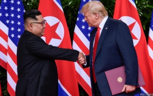 Beda Gaya, Ini 8 Aksi Jabat Tangan Khas Donald Trump