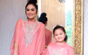 Penuh Hiasan Bunga, Netter Beri Pujian untuk Busana Lebaran Keluarga Krisdayanti 