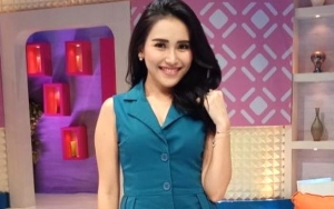 Umbar Pundak, Busana Lebaran Ayu Ting Ting Tuai Kritikan Pedas