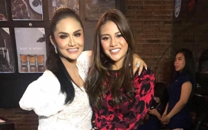 Krisdayanti Diejek Beruang Gara-Gara Kerudung, Aurel Dibully Kaki Hitam di Foto Lebaran
