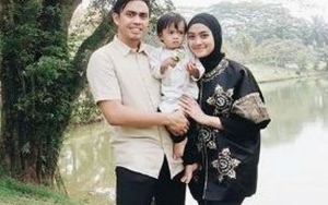Foto Lebaran Ayudia Bing Slamet dan Ditto, Netter Heboh Pose Sekala