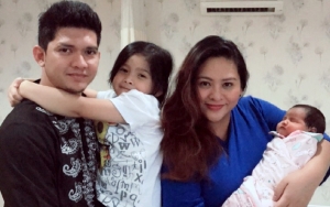 Audy Item Makin Cantik Usai Lahirkan Anak Kedua, Pipi Bayinya Bikin Gemas