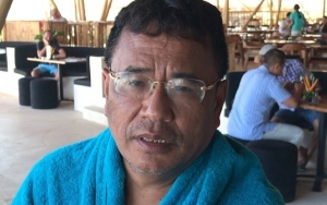 Hotman Paris Hutapea Foto Bareng Wanita Berbikini, Netter Sebut Istrinya Sabar Banget