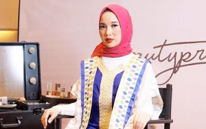 Pose di Depan Boneka BTS Hingga Coba Hanbok, Ini Momen Seru Liburan Chacha Frederica di Korea