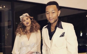 Pamerkan Payudara Chrissy Teigen, John Legend Mengaku Bangga sebagai Suami