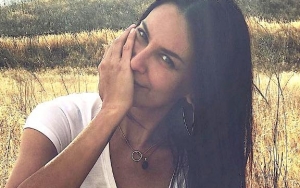 Cium Anjing Usai Yoga Seksi, Sophia Latjuba Bikin Netizen Salfok
