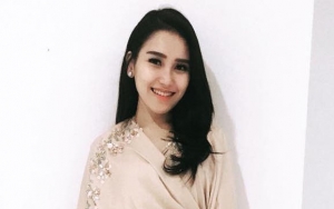 Unggah Foto Masa TK, Ayu Ting Ting Disanjung Cantik dari Lahir