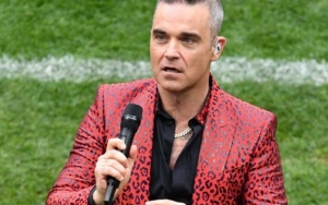 Sempat Viral Karena Acungkan Jari Tengah di Piala Dunia, Robbie Williams Beri Penjelasan