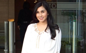 Umbar Bahu Mulus, Nisya Ahmad Girang Pertama Kali Liburan ke Gili Lombok