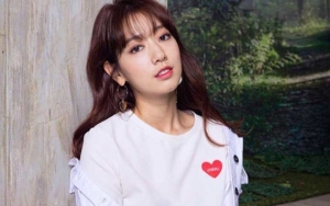Panas-Panas, Park Shin Hye Tetap Cantik Syuting 'Memories of the Alhambra' di Spanyol