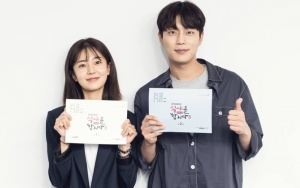 Yoon Doo Joon dan Baek Jin Hee Santai Makan Es Krim Bareng di Pemotretan 'Let's Eat 3', Serasi?