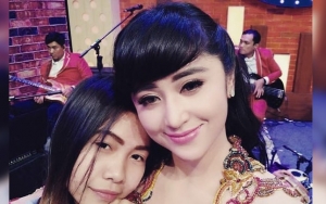 Asisten Curhat Sabar Diejek Maling, Dewi Persik Dibully Bohong Soal Gaji Pegawai Rp 9 Juta Perbulan