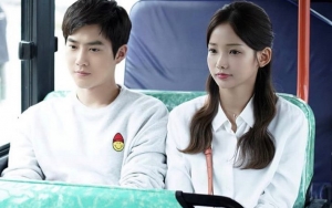 Suho - Ha Yeon Soo Foto Bareng di Lokasi 'Rich Man Poor Woman', Netter: Keluarga Bahagia
