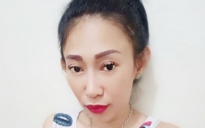 Damai, Dewi Sanca Unggah Foto Rangkul Haters yang Hina Dirinya