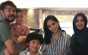 Raffi Cemberut Saat Foto Bareng Ibu Nagita, Netter: Mikirin Ayu Ting Ting