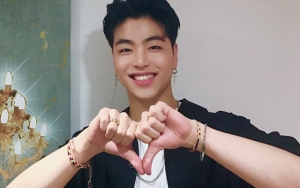 Junhoe Pamer Otot Perut Rayakan 1 Juta Pengikut, Komentar Member iKON Bikin Ngakak