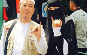 Opick Kepergok Jalan Bareng Wanita Bercadar, Istri Baru?