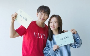 Romantisnya Ji Sung dan Han Ji Min Nyaris Ciuman di Poster 'Familiar Wife', Serasi?