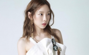 Gelar Fansign Terbatas, Tae Yeon Asyik Foto Bareng Para Penggemar Setianya