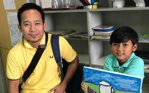 Ngeri, Anak Denny Cagur Berani Loncat dari Lantai Dua ke Kolam Renang Rumah