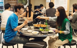 Bikin Ngiler, Yoon Doo Joon dan Baek Jin Hee Siap Makan Enak di Poster 'Let's Eat 3'