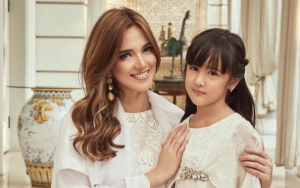 Unggah Foto Liburan di Amerika, Nia Ramadhani dan Anak Dipuji Bak Kakak Adik