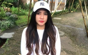 Gunakan Transportasi Umum di Bandara, Via Vallen Banjir Pujian Netter