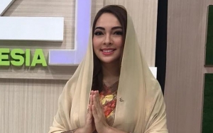 Bikin Pangling, Cantiknya Dokter Reisa Pakai Kerudung dan Kaftan Panjang