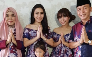 Dandan Sederhana, Ayu Ting Ting Nyoblos Pilkada Ikuti Kata Orangtua