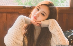 Hujan-Hujan Tebar Foto, Cantiknya Rose Black Pink Tuai Pujian