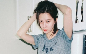 Imutnya Seohyun Pamer Jongkok Sambil Serius Pelajari Naskah 'Time'