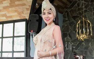 Pamer Bahu Mulus, Bella Shofie Banjir Pujian Netter