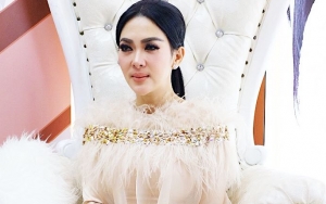 Pamer Rambut Berantakan Bangun Tidur, Syahrini Tetap Dipuji Cantik
