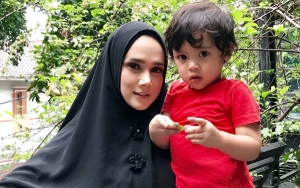 Mulan Cantik Pakai Hijab Syar'i Hitam Banjir Pujian, Baby R Ganteng Mirip Al Ghazali