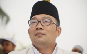 Warna Warni Konsep Pilkada, Ridwal Kamil Pakai Kostum Piala Dunia Hingga TPS Semarang Dijaga Hantu
