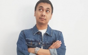 Latihan Angkat Barbel, Ekspresi Muka Raditya Dika Bikin 'Kesal'