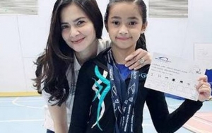 Bangga Putrinya Berprestasi Sebagai Atlet Senam, Cut Tari Unggah Foto Ini