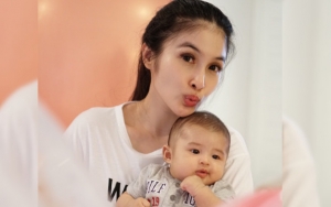 Anak Sandra Dewi 'Curhat' Bareng Sepupu, Netter Sukses Dibikin Gemas
