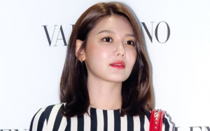 Pamer Paha dan Kaki Jenjang di Acara Fashion, Sooyoung Dipuji Sempurna