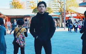 Diam-Diam Hadiri Premiere Film, Penampilan Terbaru Aliando Jadi Sorotan
